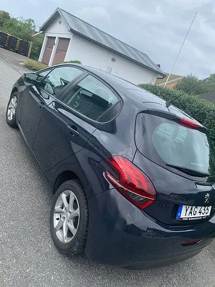 Peugeot 208 2015 photo 2