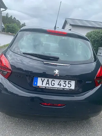 Peugeot 208 2015 photo 3