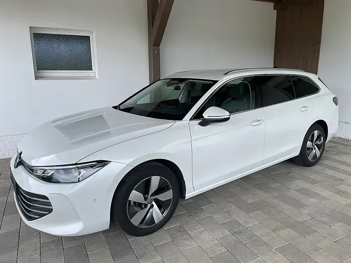 Volkswagen Passat 2024 photo 2