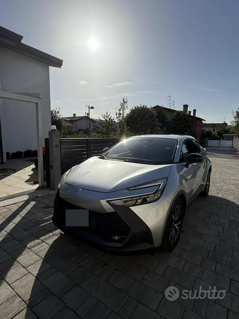 Toyota Chr 2024 photo 2