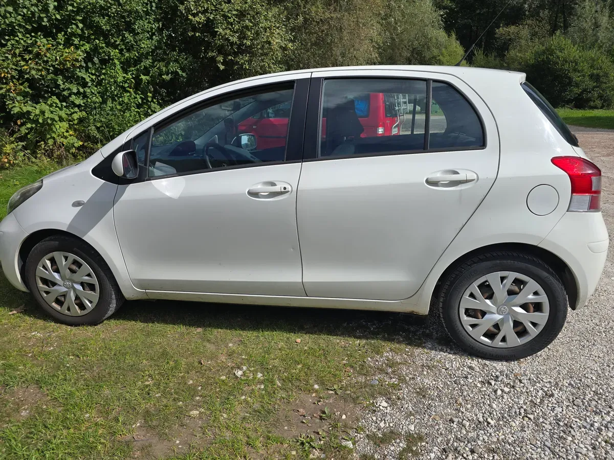 Toyota Yaris 2011 photo 3