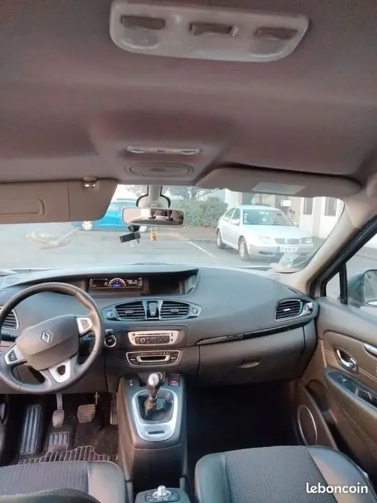 Renault Scenic 2012 photo 2
