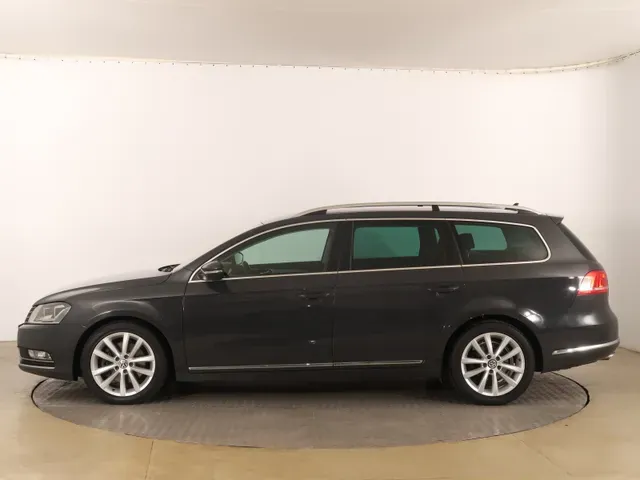 Volkswagen Passat 2013 photo 2