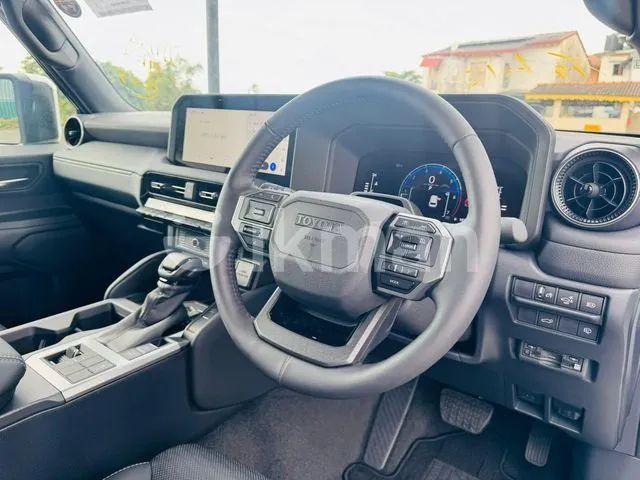 Toyota Land Cruiser Prado 2025 photo 4
