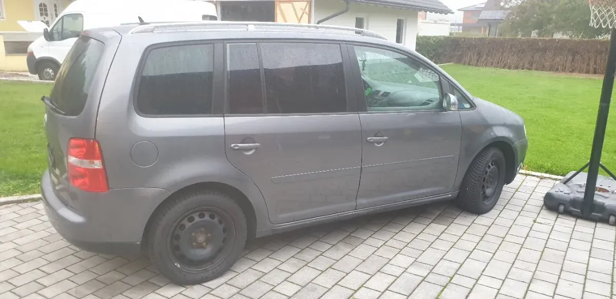 Volkswagen Touran 2005 photo 2