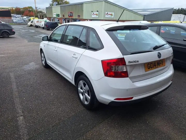 Skoda Rapid Spaceback 2014 photo 3