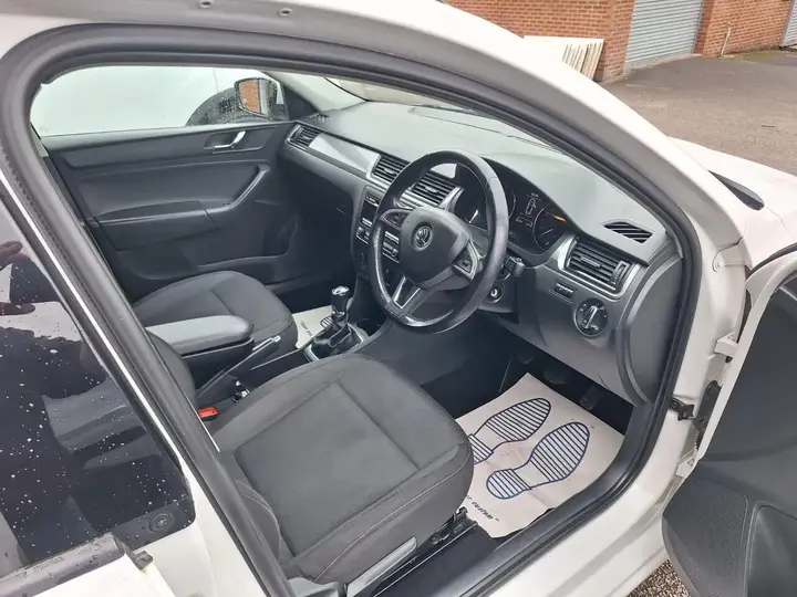 Skoda Rapid Spaceback 2014 photo 4
