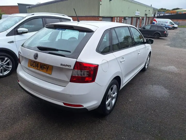Skoda Rapid Spaceback 2014 photo 2