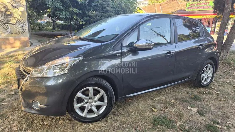 Peugeot 208 2015 photo 3