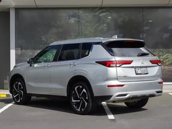 Mitsubishi Outlander 2024 photo 3
