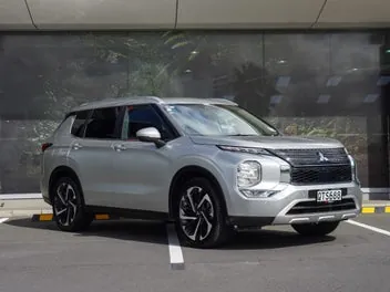 Mitsubishi Outlander 2024 photo 2