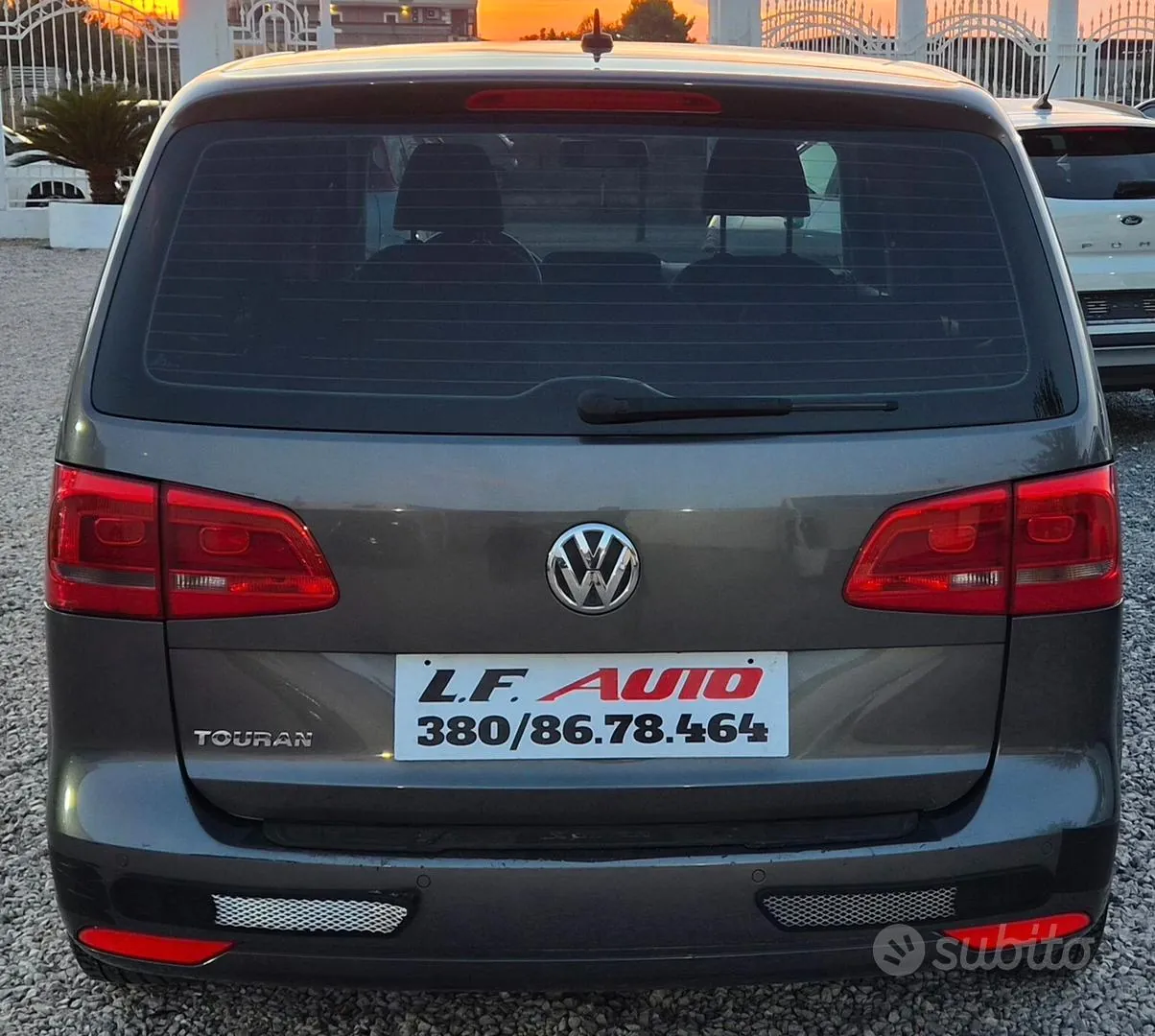 Volkswagen Touran 2011 photo 3