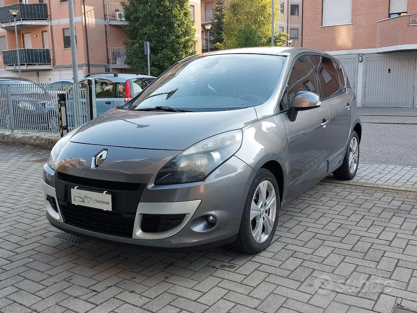 Renault Scenic 2011 photo 3