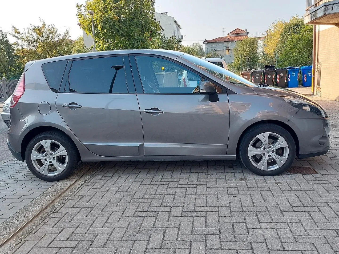 Renault Scenic 2011 photo 5