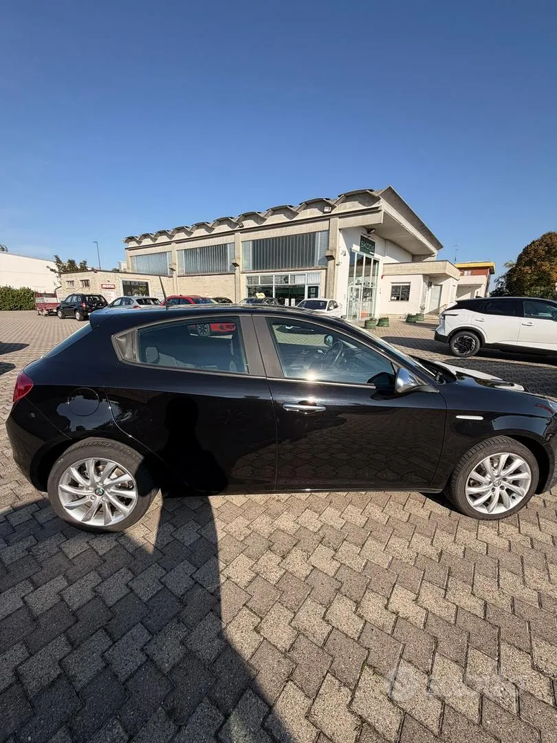 Alfa Romeo Giulietta 2018 photo 5