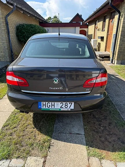 Skoda Superb 2009 photo 3