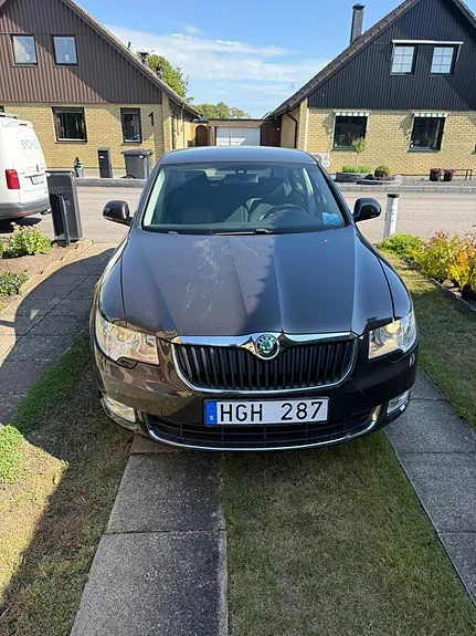 Skoda Superb 2009 photo 2