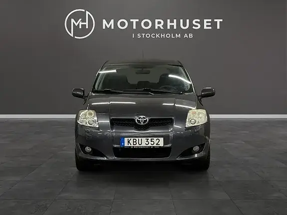 Toyota Auris 2010 photo 2