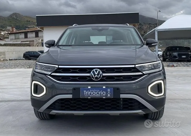 Volkswagen T-Roc 2023 photo 2