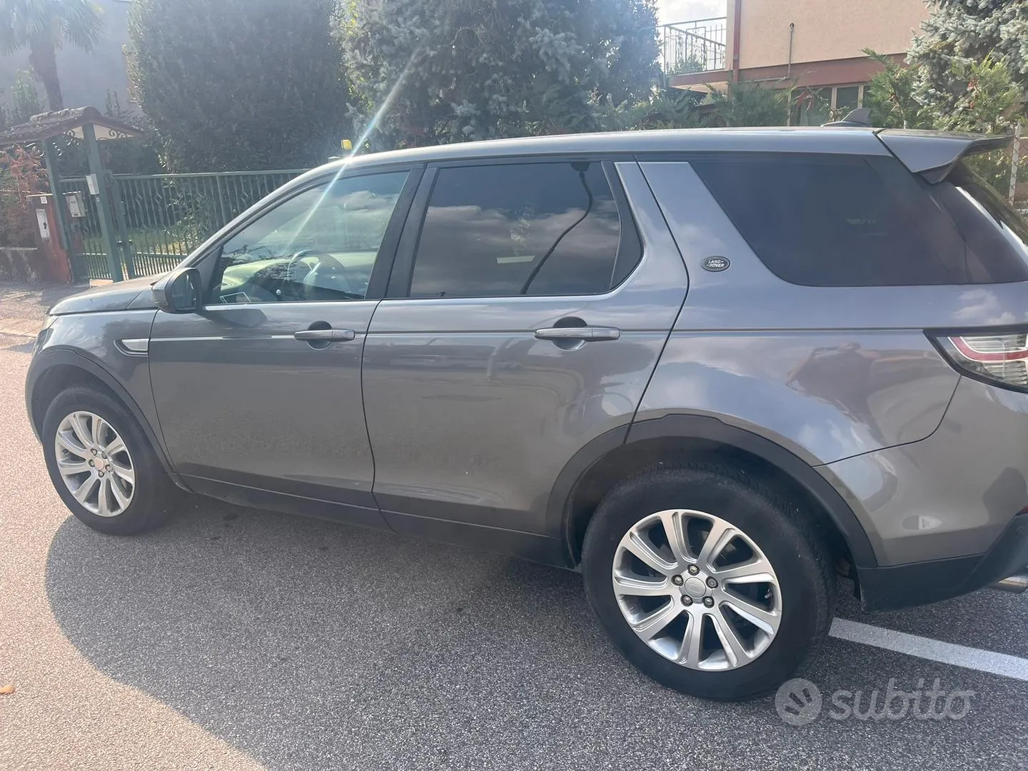 Land Rover Discovery Sport 2016 photo 2