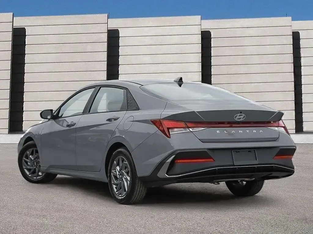 Hyundai Elantra 2026 photo 4