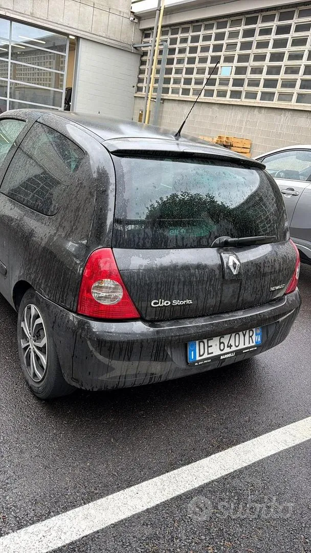 Renault Clio 2006 photo 2