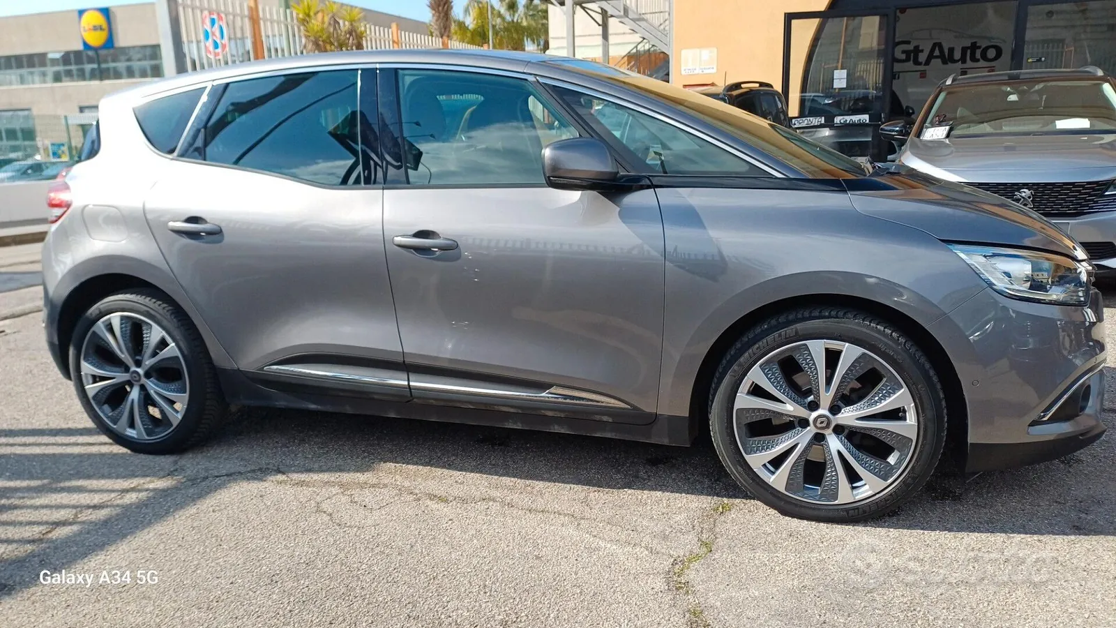 Renault Scenic 2018 photo 4