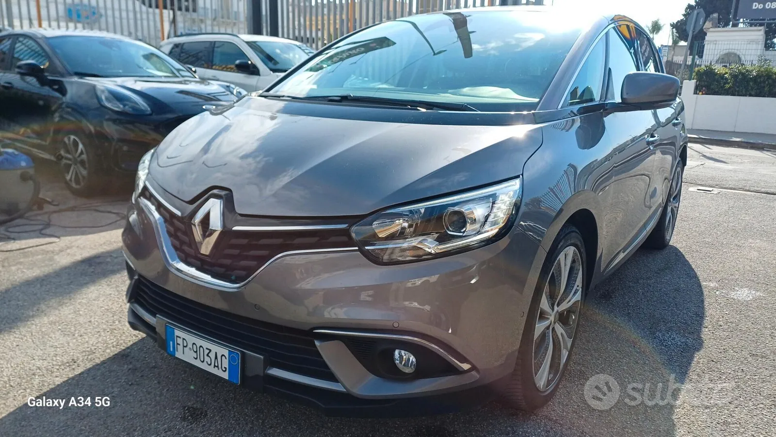 Renault Scenic 2018 photo 2
