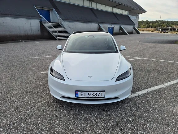 Tesla Model 3 2025 photo 2