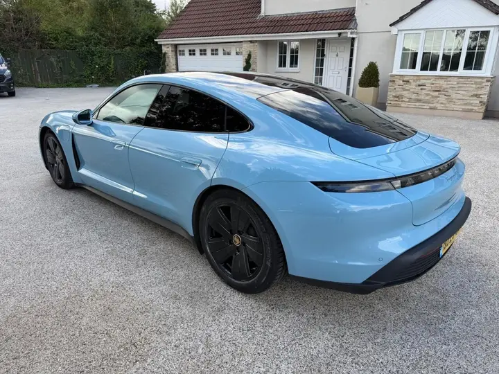 Porsche Taycan 2023 photo 3
