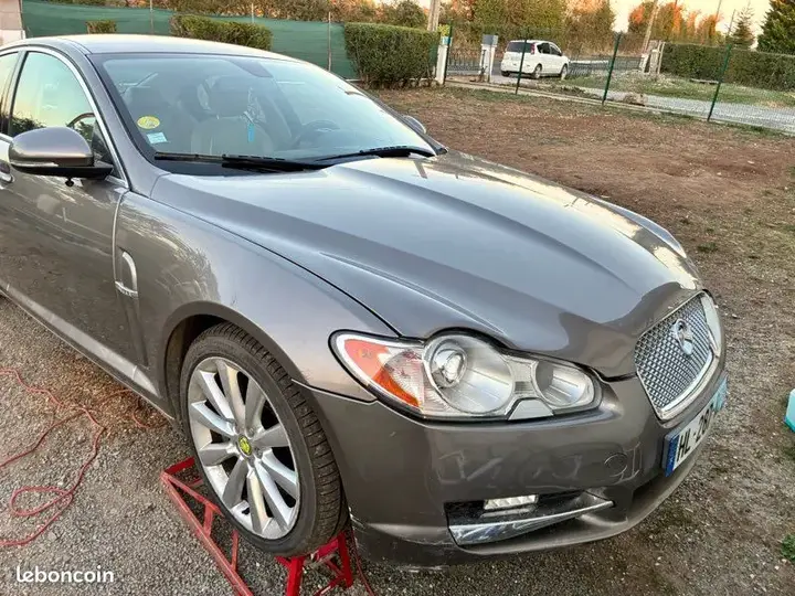 Jaguar Xf 2010 photo 2