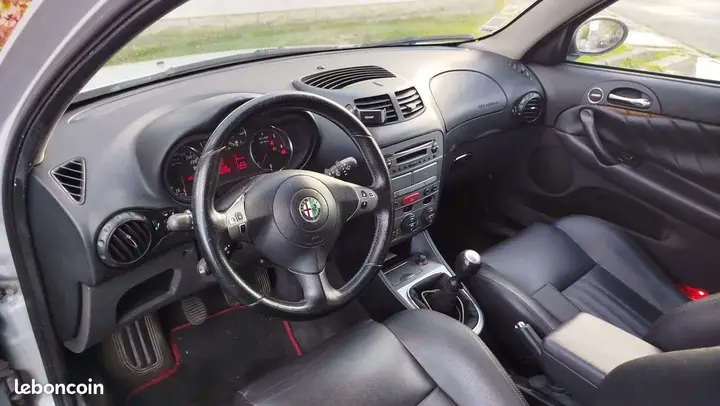 Alfa Romeo 147 2005 photo 3