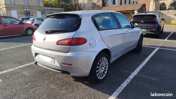 Alfa Romeo 147 2005 photo 2