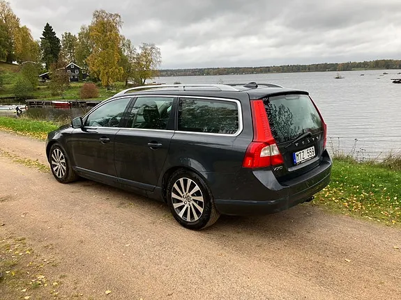 Volvo V70 2013 photo 2