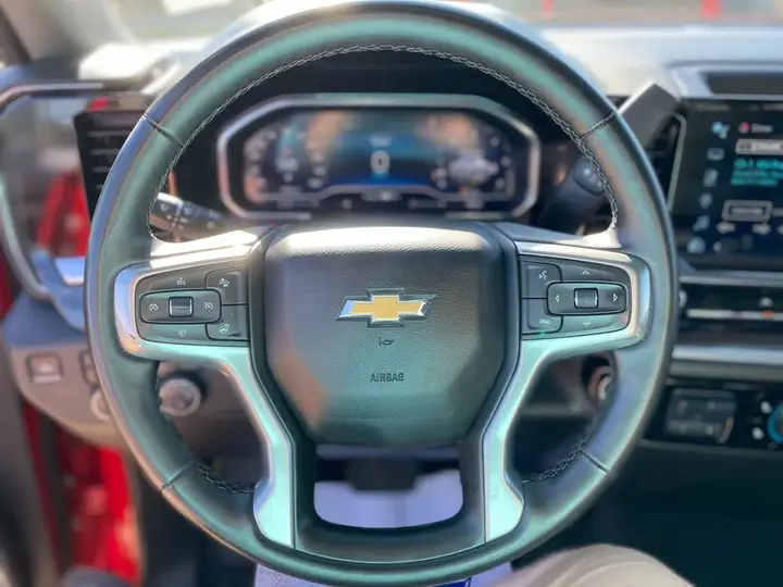 Chevrolet Silverado 1500 2025 photo 4