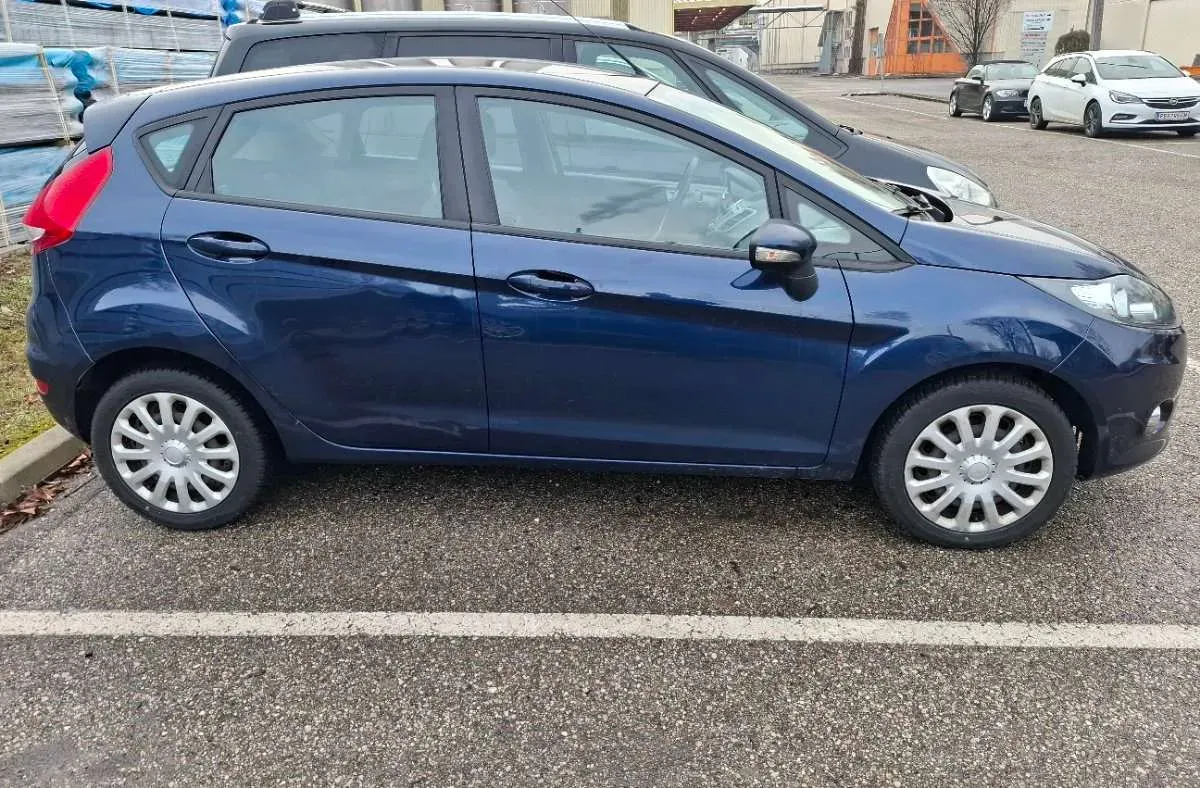 Ford Fiesta 2011 photo 2