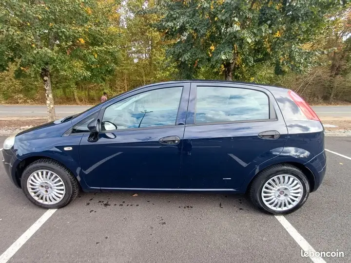 Fiat Grande Punto 2008 photo 2
