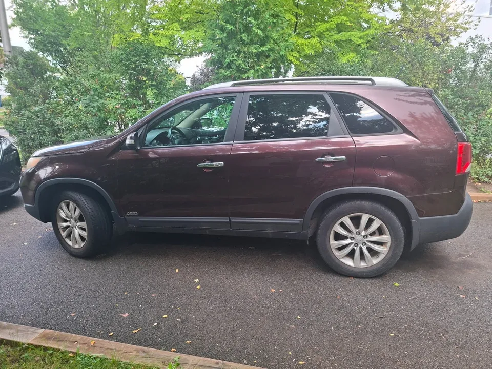 Kia Sorento 2011 photo 2