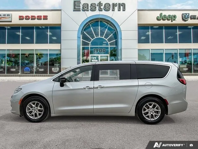 Chrysler Pacifica 2024 photo 2