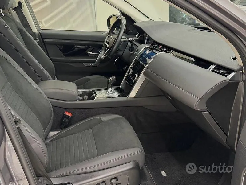 Land Rover Discovery Sport 2022 photo 2