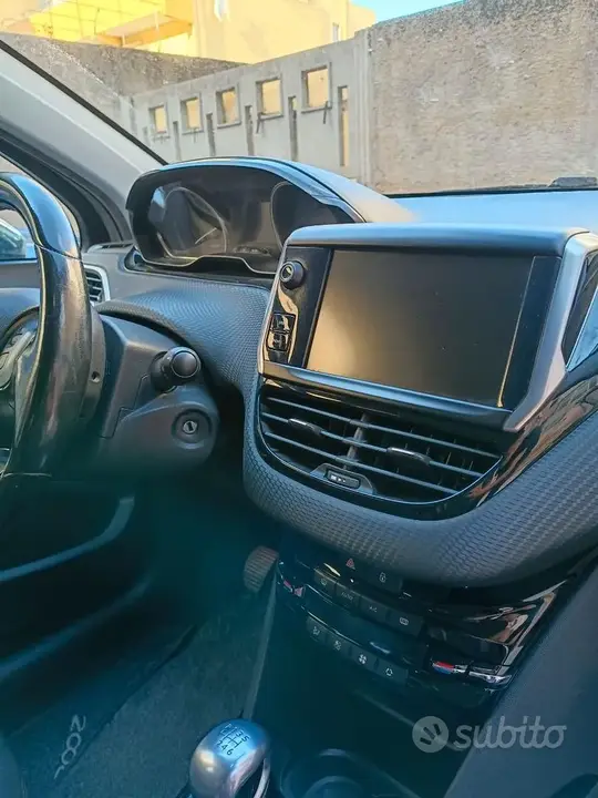 Peugeot 2008 2015 photo 2