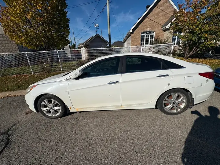 Hyundai Sonata 2011 photo 2