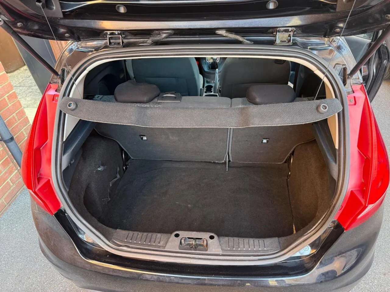 Ford Fiesta 2011 photo 2