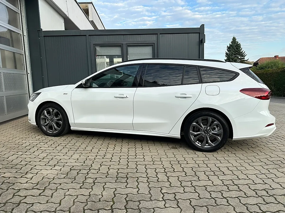 Ford Focus 2025 photo 2