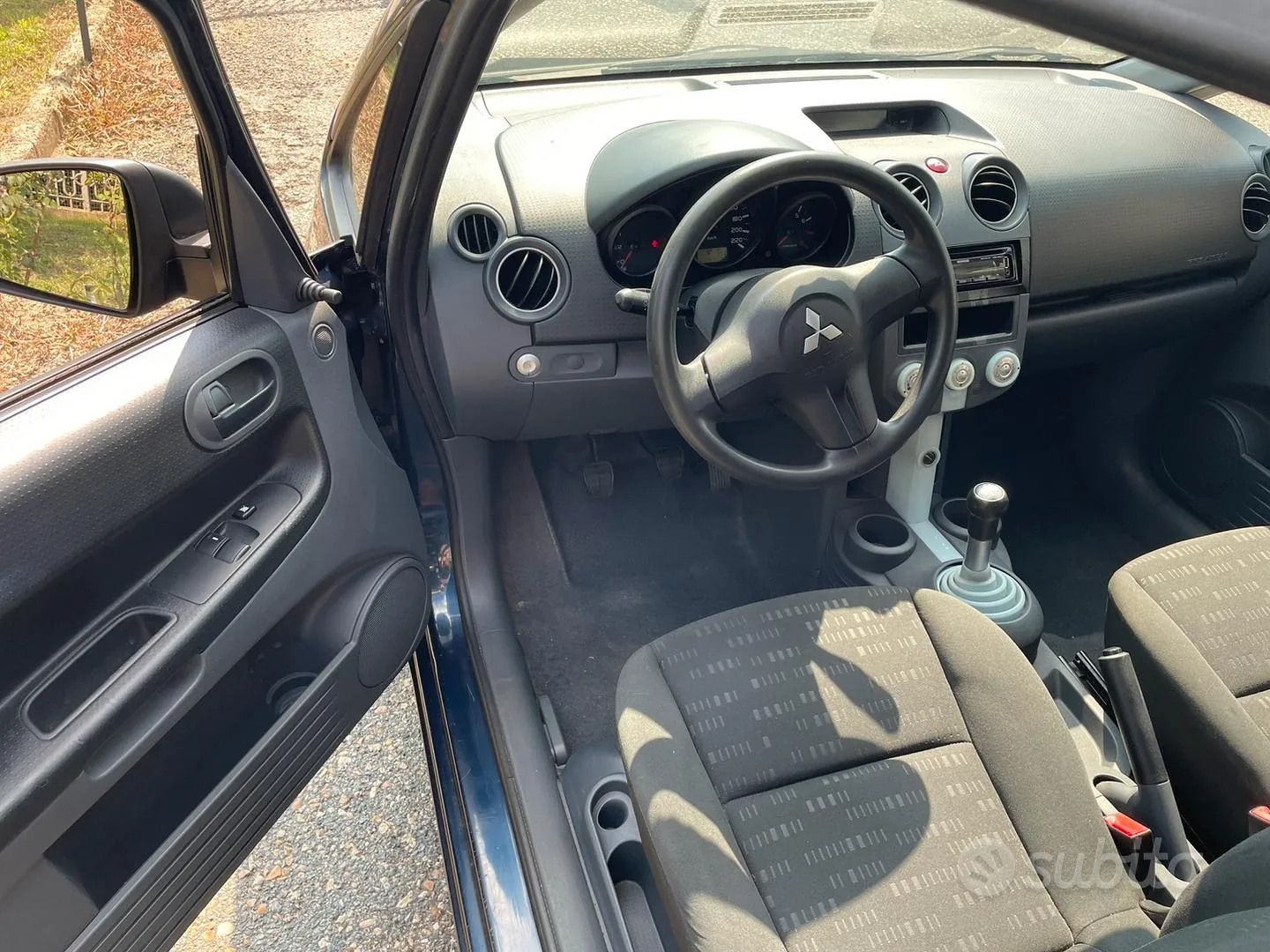 Mitsubishi Colt 2006 photo 3