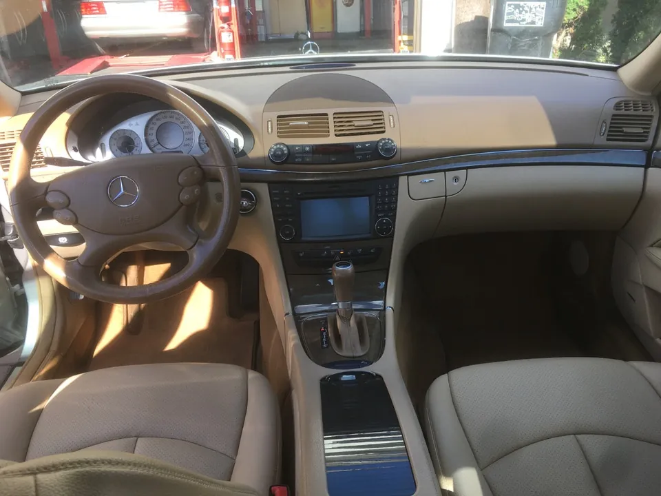 Mercedes-Benz E-Class 2009 photo 4