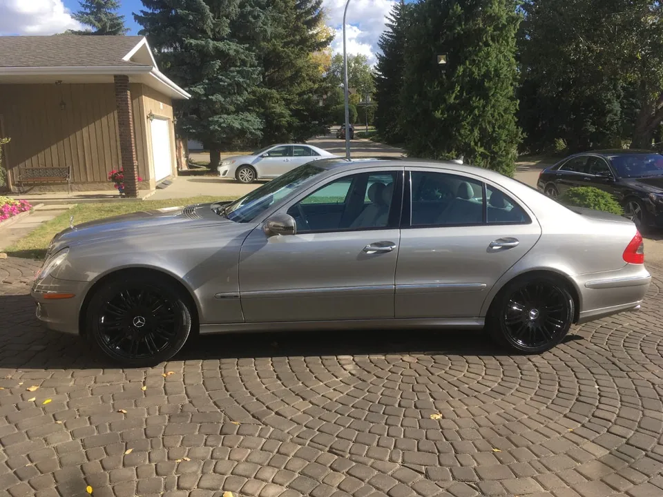 Mercedes-Benz E-Class 2009 photo 2