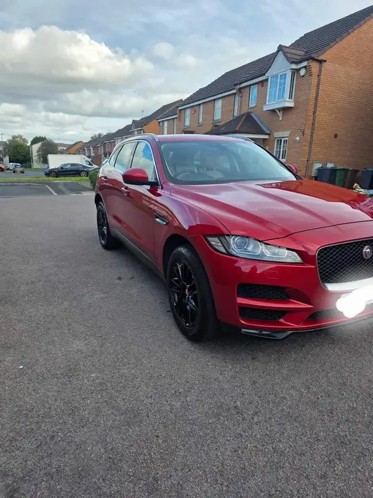 Jaguar F-Pace 2018 photo 2