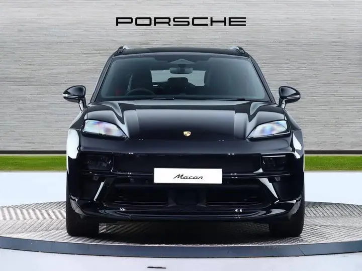 Porsche Macan photo 2