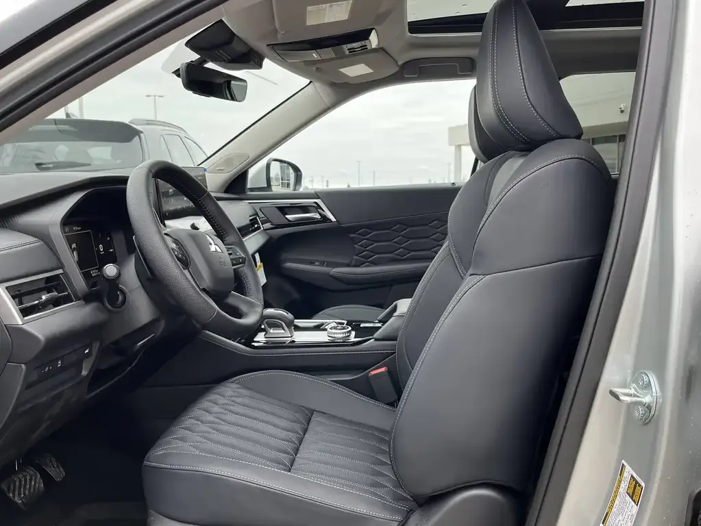 Mitsubishi Outlander 2026 photo 2